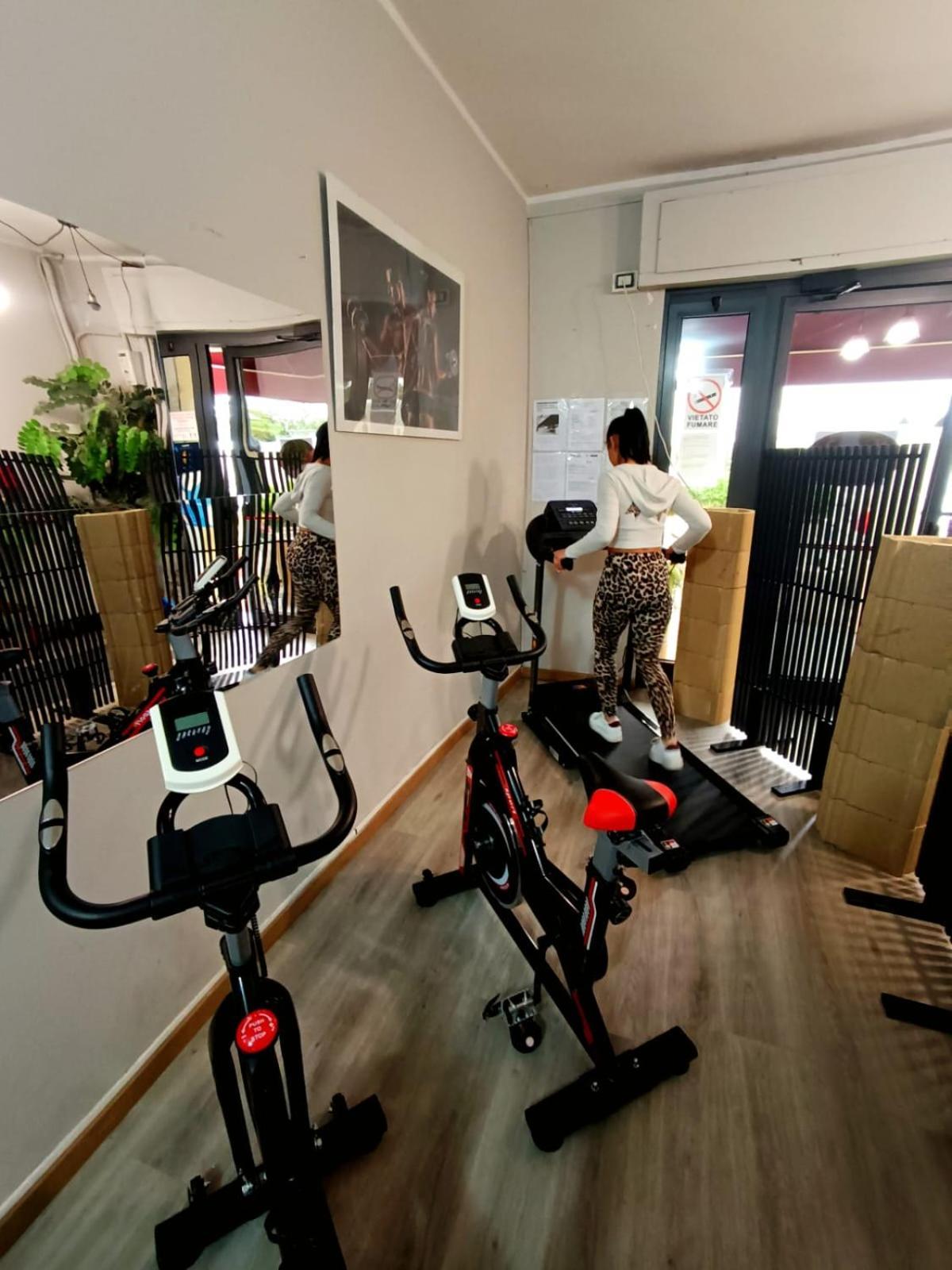 Hotel Fitness Парма Екстериор снимка